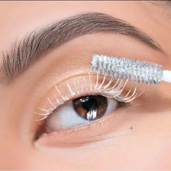 Covergirl Lash Blast Amplify Eyelash Primer, 780 Neutral White - Picture 4 of 4